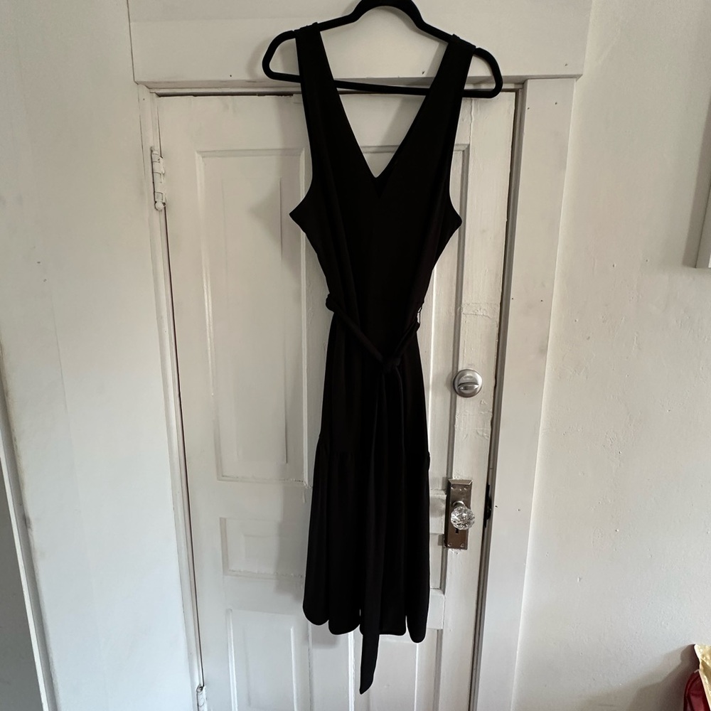Elegant Black Sleeveless Dress